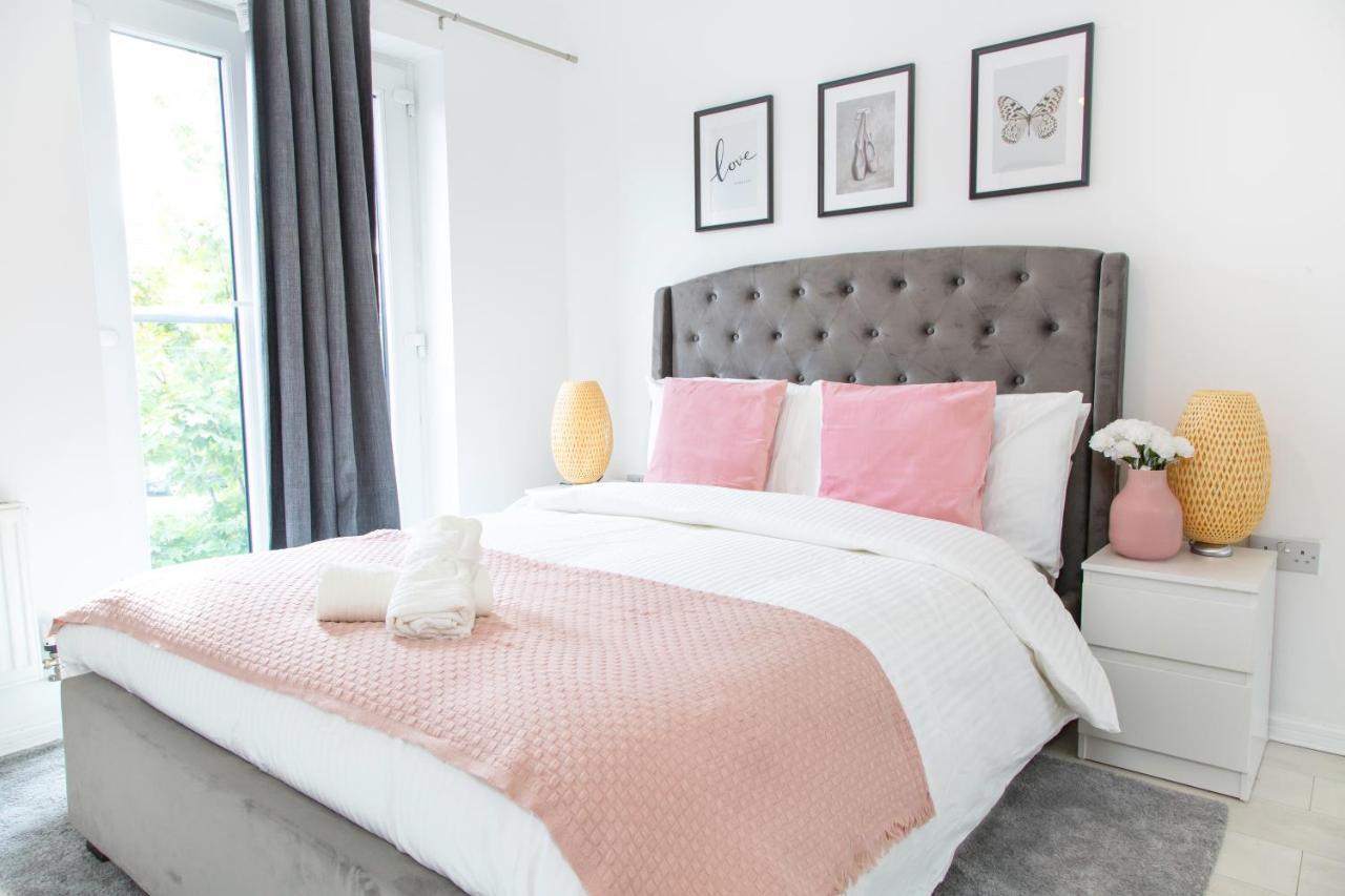 Cozy Townhouse In The Heart Of Greater Manchester Villa Buitenkant foto