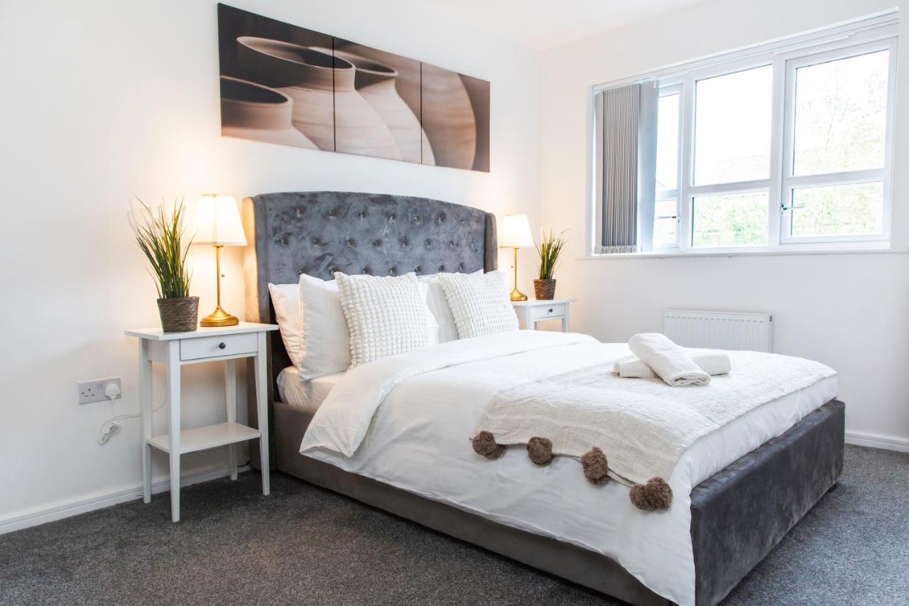 Cozy Townhouse In The Heart Of Greater Manchester Villa Buitenkant foto