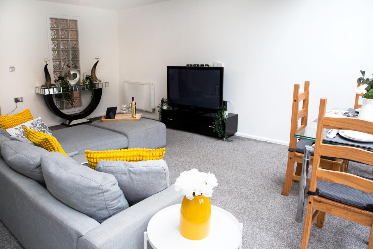 Cozy Townhouse In The Heart Of Greater Manchester Villa Buitenkant foto