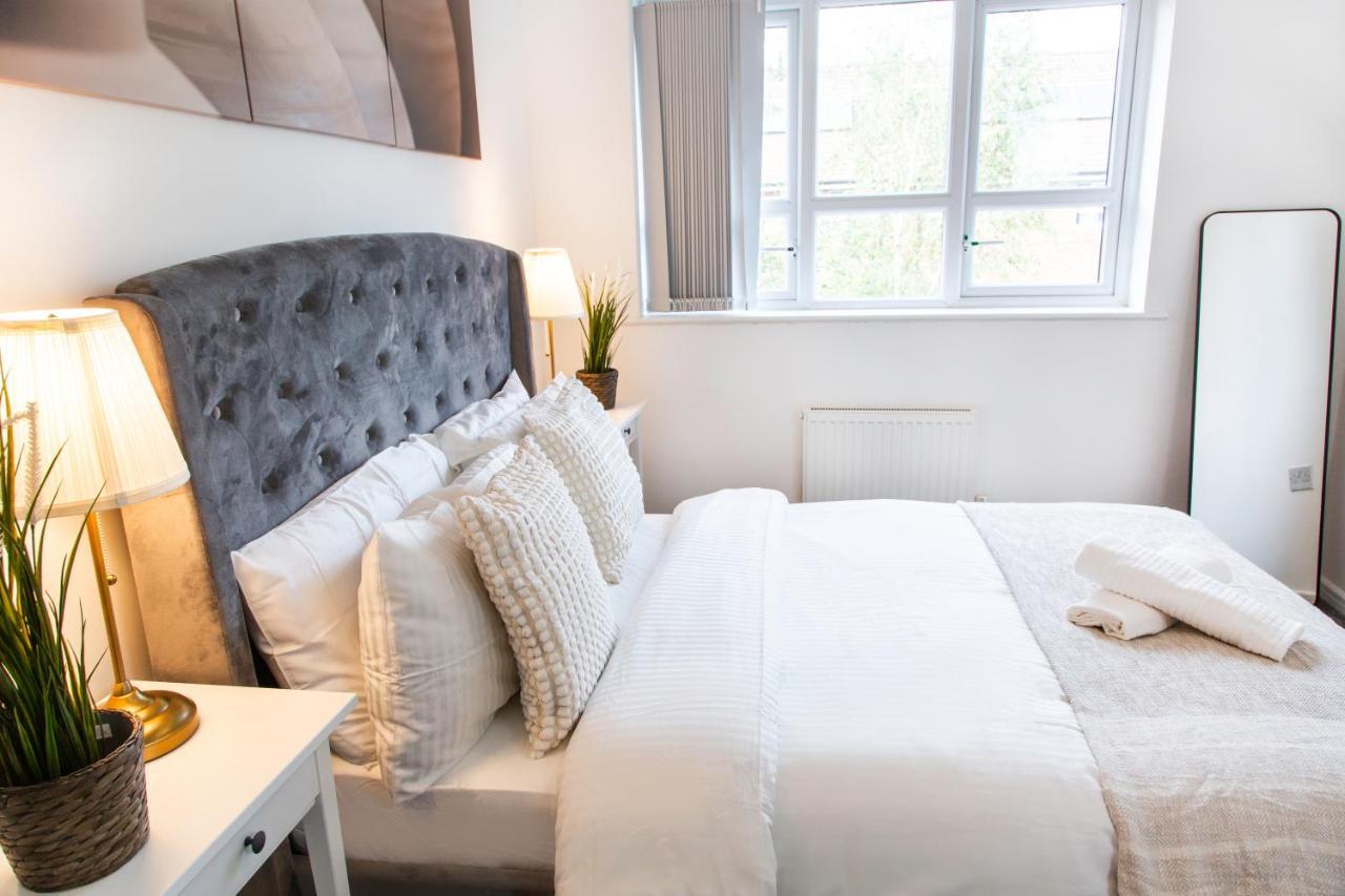 Cozy Townhouse In The Heart Of Greater Manchester Villa Buitenkant foto