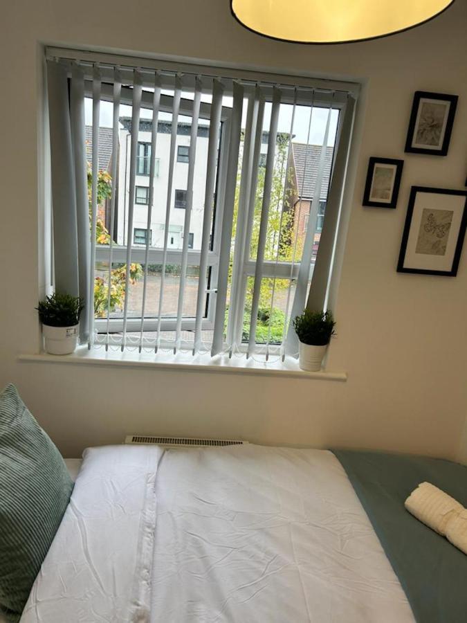 Cozy Townhouse In The Heart Of Greater Manchester Villa Buitenkant foto