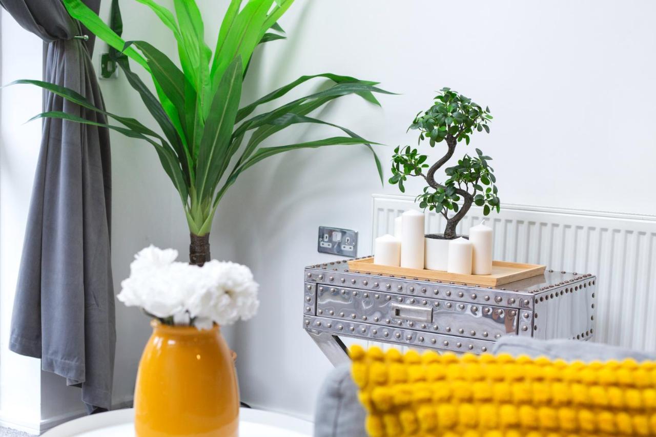 Cozy Townhouse In The Heart Of Greater Manchester Villa Buitenkant foto